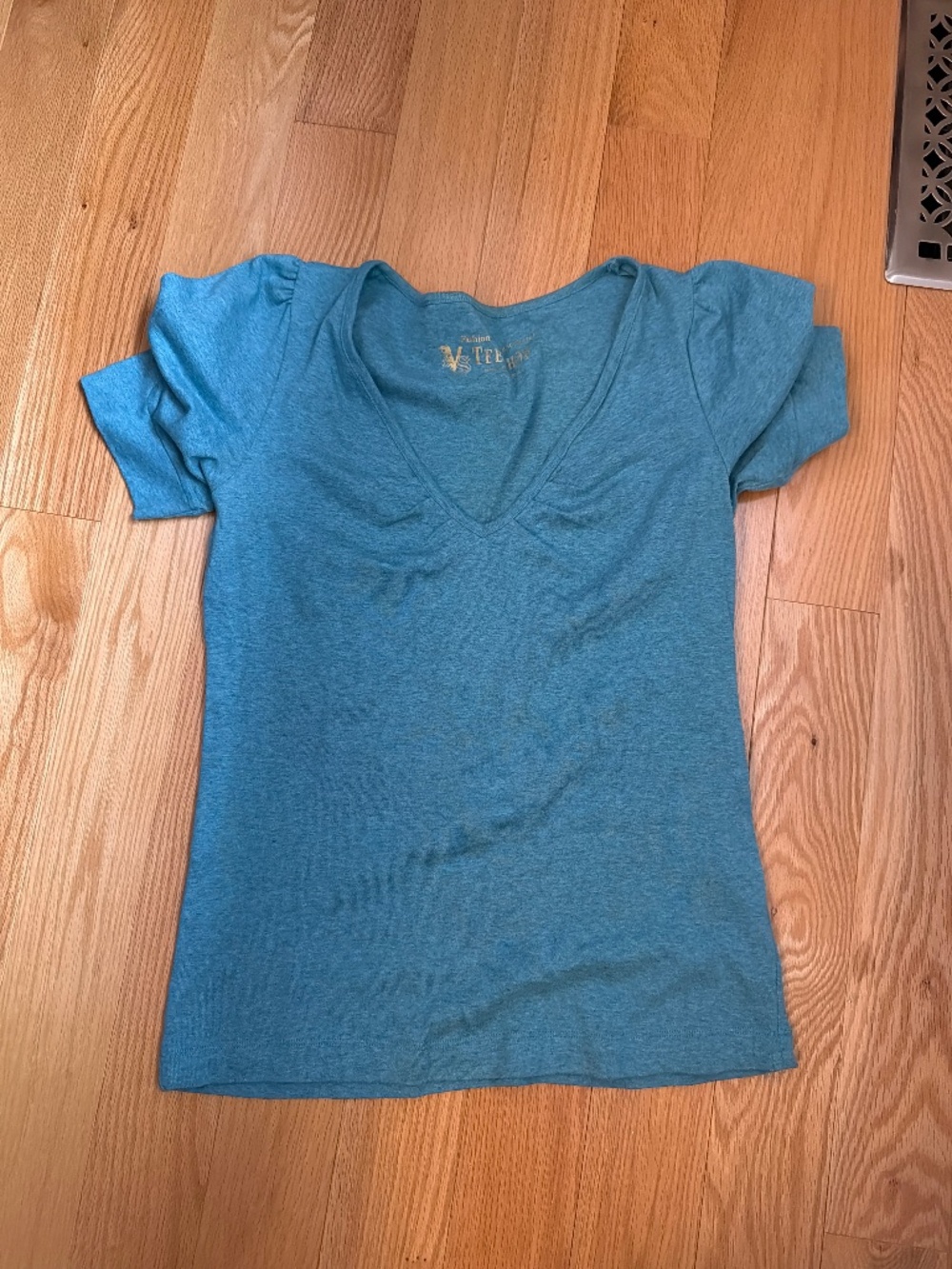 Victoria’s Secret V-neck Tee in ocean blue - medium